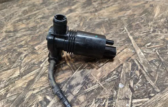 Volvo XC60 Windscreen/windshield washer pump 1007149 1104181D