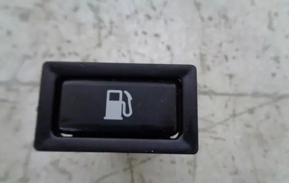 Toyota Avensis Verso Fuel tank opening switch 