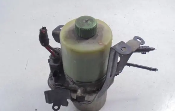 Volkswagen Polo IV 9N3 Power steering pump 6R0432156