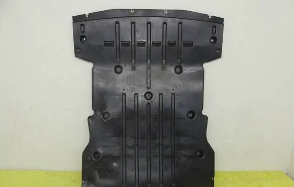 Volkswagen ID.7 Engine splash shield/under tray 1EE825236C