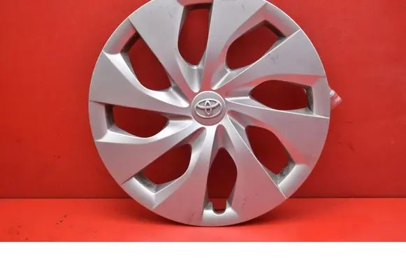 Toyota Auris E180 R17 wheel hub/cap/trim 4260202410