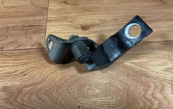 Ford Mondeo MK IV Rear door lower hinge 7S7AA26810AF C808A