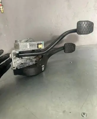 BMW 1 F20 F21 Pedal assembly 6860643 678711 106131557