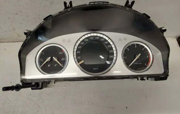 Speedometer (instrument cluster)
