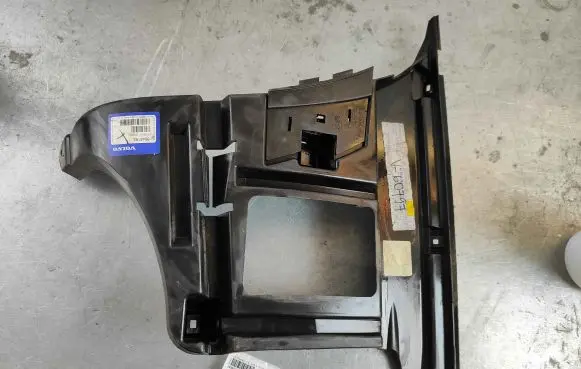 Volvo V70 Bumper support mounting bracket corner 8648195 9484366