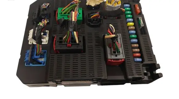 Peugeot 207 Fuse module 9659285380 0885366031006