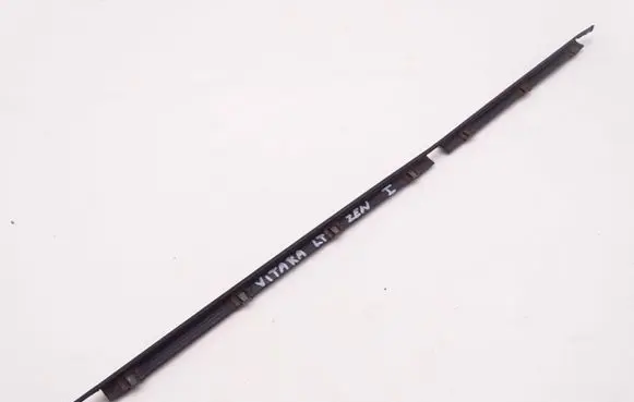 Suzuki Vitara (ET/TA) Rear door windshield rail 