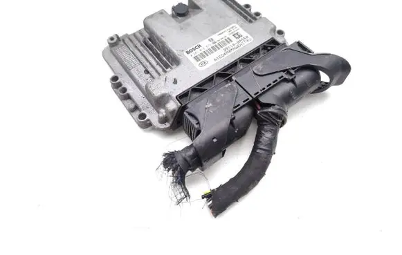 KIA Ceed Engine control unit/module 39114-2A560 0281016872