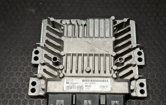 Ford Fiesta Engine control unit/module 8V2112A650EC