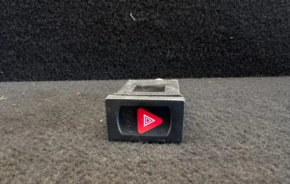 Volkswagen PASSAT B5.5 Hazard light switch