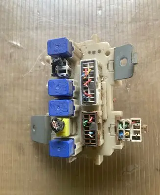 Renault Koleos I Fuse module C0588 JY00A 8C01