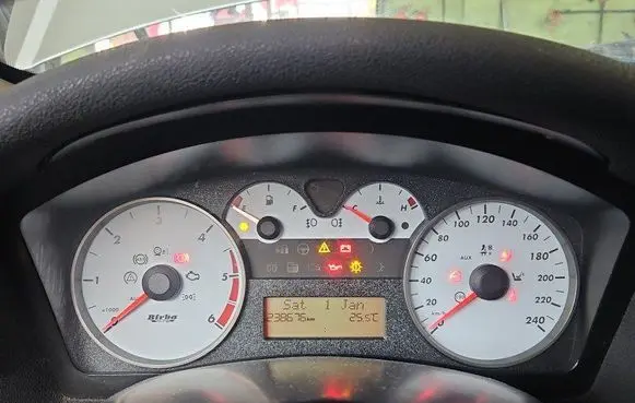 Speedometer (instrument cluster)