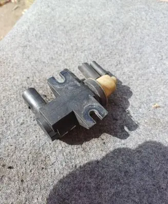 Volkswagen PASSAT B6 Vacuum valve 1K0906627A 70086800 03T247