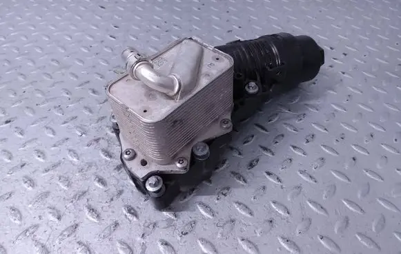 BMW 1 F40 Oil filter mounting bracket 8649177 11428649177