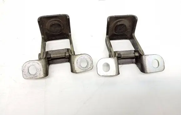 Tailgate/trunk/boot hinge
