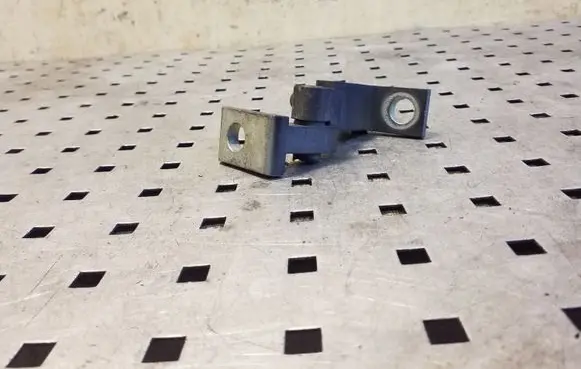 Volkswagen Touareg II Front door upper hinge 8K0831401A