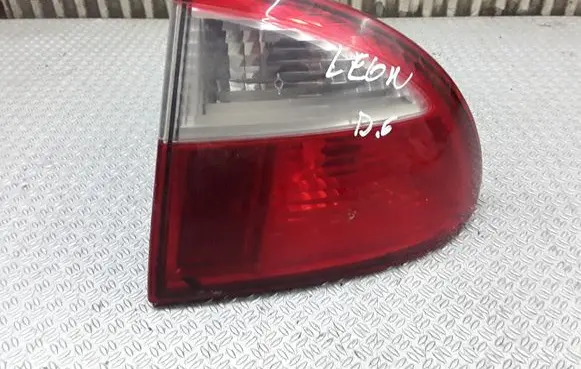 Seat Leon (1M) Rear/tail lights 1M6945096A