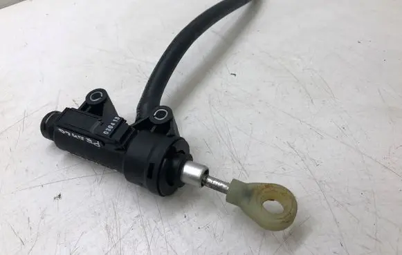 Clutch slave cylinder