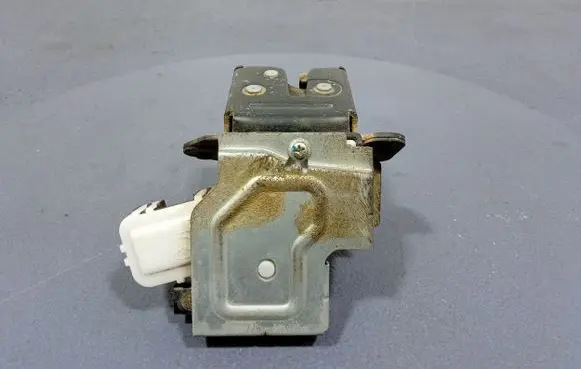 Mazda 2 Tailgate/trunk/boot lock/catch/latch