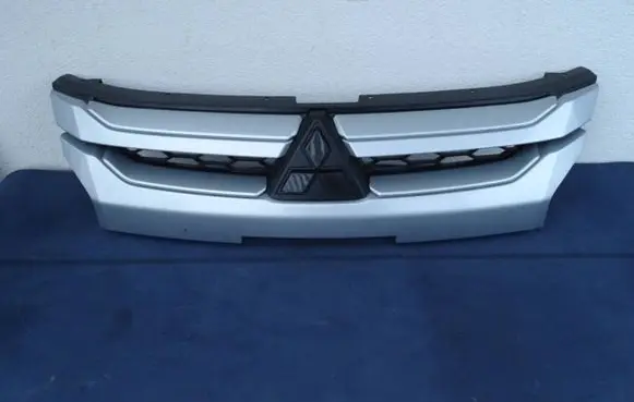 Mitsubishi L200 Front bumper upper radiator grill 7450B292
