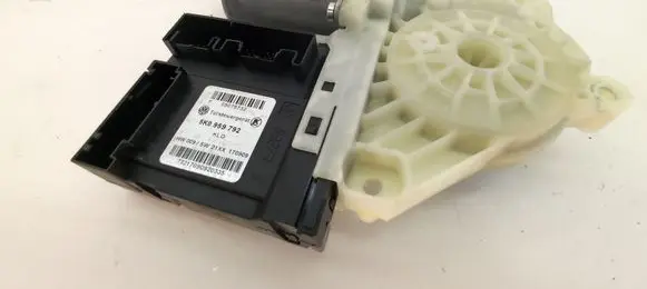Volkswagen Golf VI Front door window regulator motor 5K0959792