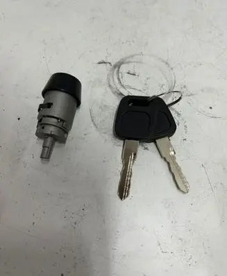 Audi 80 90 B2 Front door lock (next to the handle) 893905855A