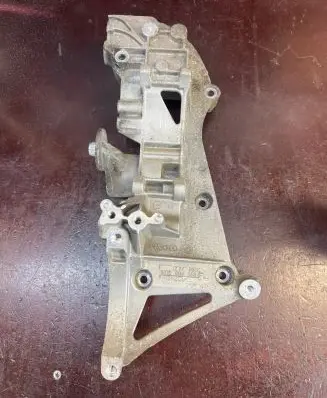 Volkswagen Jetta V Generator/alternator bracket 07K903143F