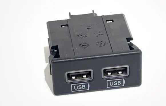 Jeep Grand Cherokee USB socket connector 68145567AA