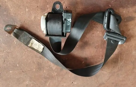 Chrysler Voyager Middle seatbelt (rear) 