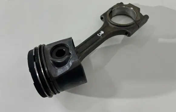 Volvo XC70 Piston with connecting rod 81L118