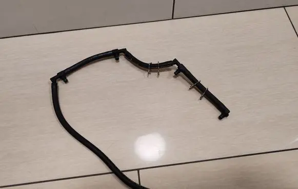 Fuel return line/hose