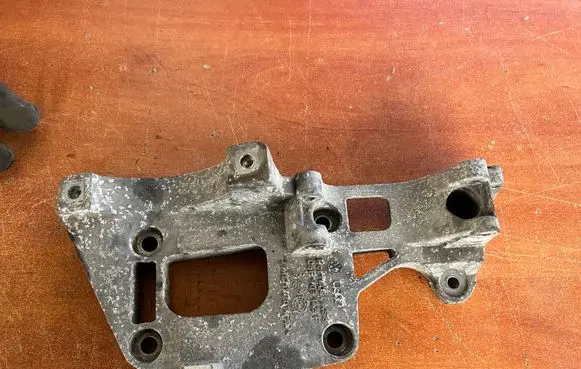 Seat Altea Generator/alternator bracket 06F903143F