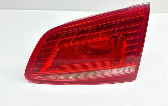 Volkswagen PASSAT B7 Tailgate rear/tail lights 