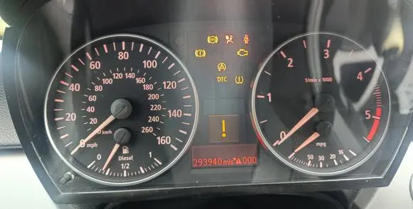 Speedometer (instrument cluster)