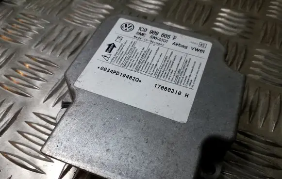 Volkswagen Golf IV Airbag control unit/module 1J0909605F