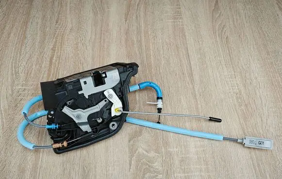 BMW X4 G02 Front door lock 9492091