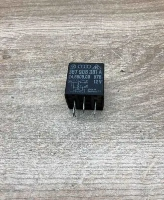 Volkswagen PASSAT B4 Other relay 357906381A