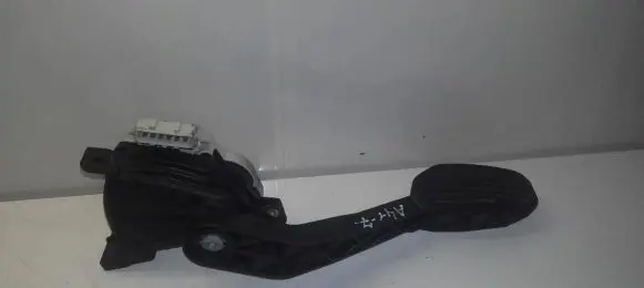 Volvo V70 Accelerator throttle pedal 30683517 A417