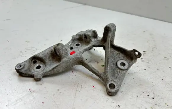 Volvo V60 A/C compressor mount bracket 9653249480