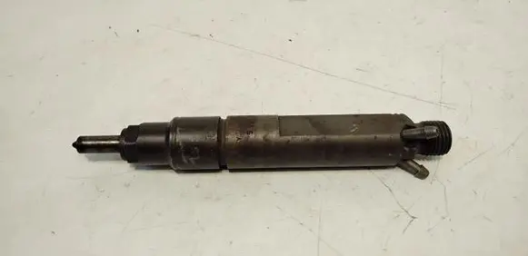 Volkswagen Golf III Fuel injector 028130201G