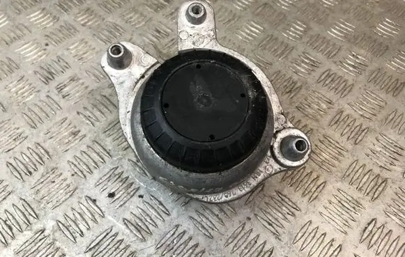 Mercedes-Benz C W205 Engine mount bracket A2052406617