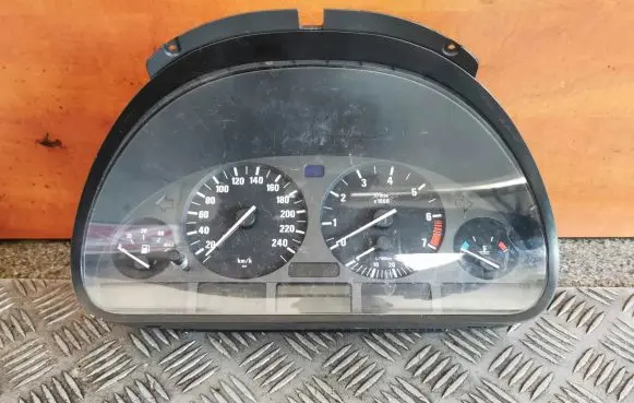 BMW 5 E39 Speedometer (instrument cluster) 8375895