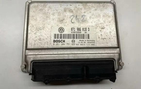 Audi A4 S4 B5 8D Engine control unit/module 0261204751 071906018D