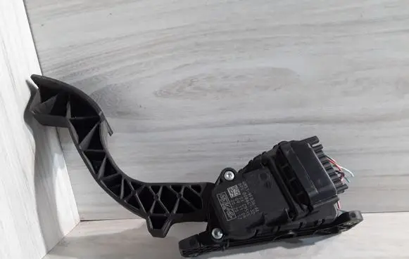 Mazda 3 II Accelerator throttle pedal 6PV00864132 4M519F836AK