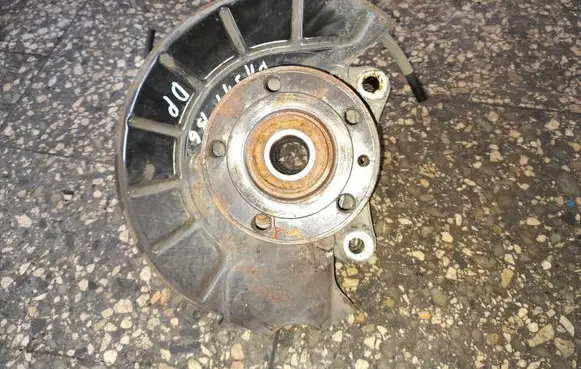 Volkswagen PASSAT B6 Front wheel hub