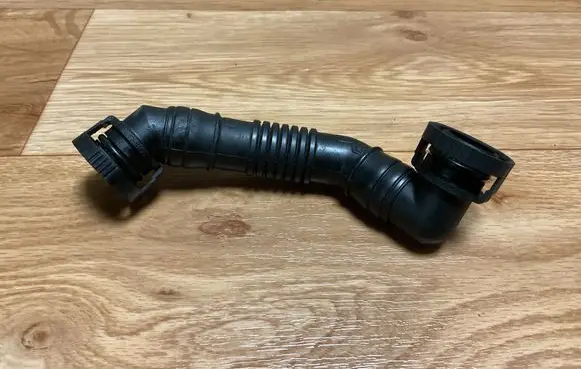 Volkswagen PASSAT B6 Breather hose/pipe 03G103493D VCD446232