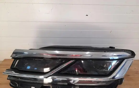 Volkswagen Touareg I Headlight/headlamp