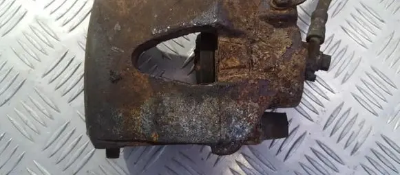 Volkswagen Golf VI Front brake caliper