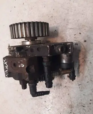 Renault Scenic I Fuel injection high pressure pump 8200108225 037472 0445010075