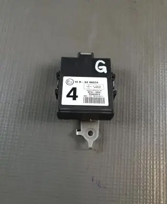 Toyota Avensis T270 Door control unit/module 8974105081